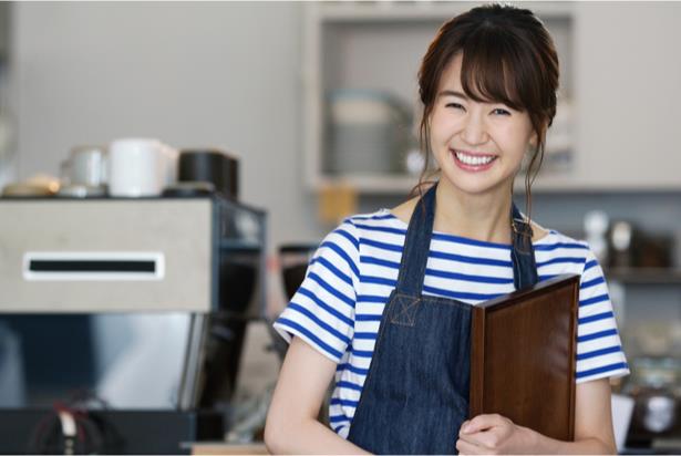 woman working at a cafe