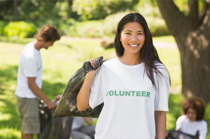 volunteer cleaning up trash