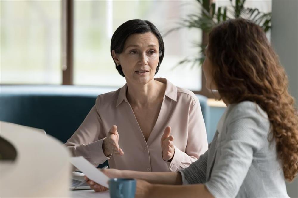 boss giving feedback to employee