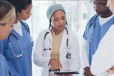 doctor huddling with nurses