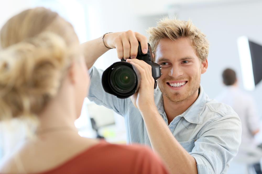 A friendly photographer gets ready to snap a great headshot