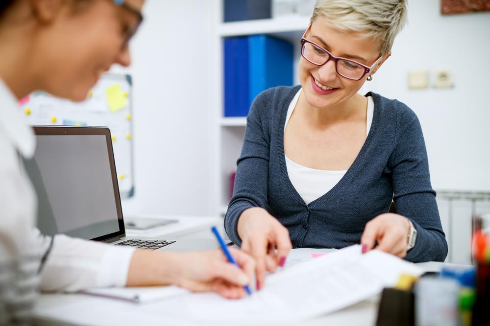 Career advisor helping transitioning employee at an outplacement cetner