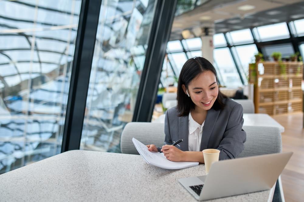 Hiring manager interviewing a potential new remote employee on her laptop