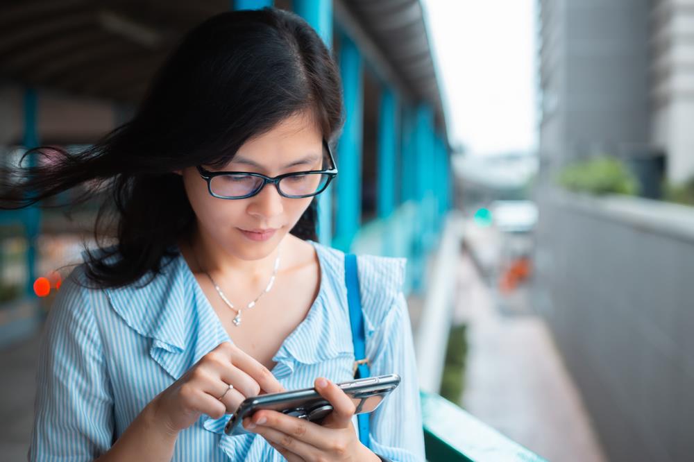 Job seeker looking at an email from a recruiter on her phone