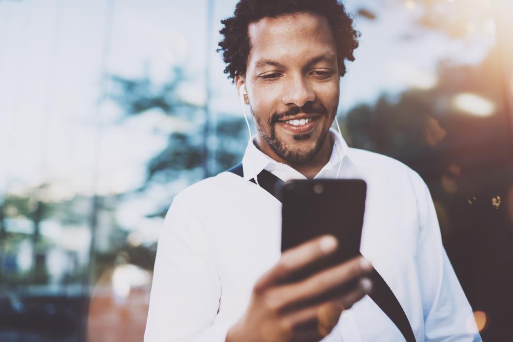 candidate reading an enewsletter on his smartphone