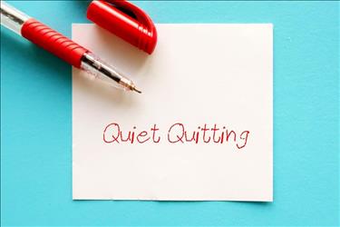 Quiet Quitting written on post-it