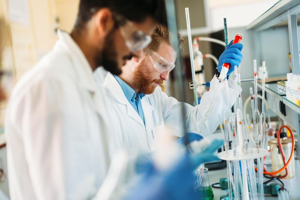 two analytical chemists working side by side in the lab