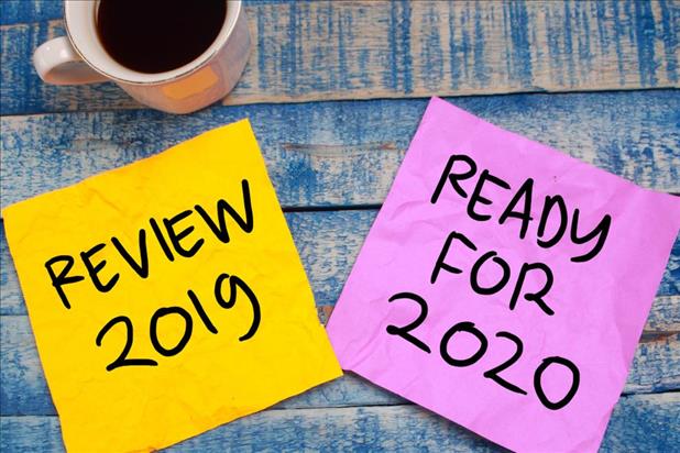 two sticky notes that say "review 2019" and "ready for 2020"