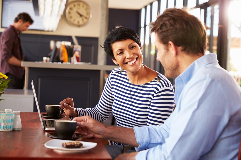 employee having coffee with his boss to discuss how to move from part-time to full-time