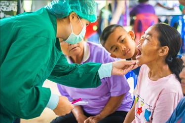 Dentist volunteering overseas